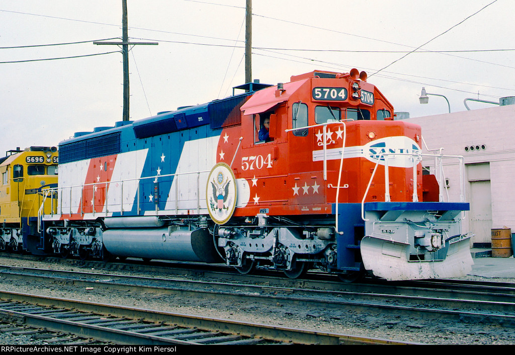 ATSF 5704 Bicentennial